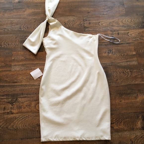 🔥Sale @ $17🔥White one shoulder dress - Picture 2 of 4